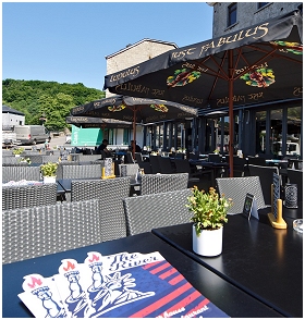 The River Restaurant - Burger - Hôtel à Durbuy