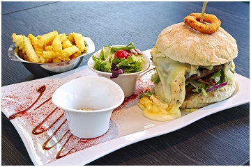 The River Restaurant - Burger - Hôtel à Durbuy