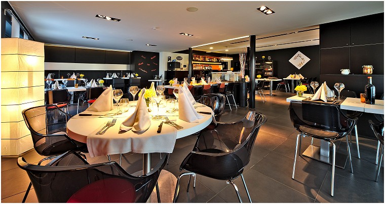 Les Papilles Restaurant in Évrehailles