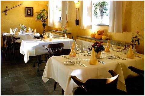 Les Caves du Château Hôtel - Restaurant gastronomique à Rendeux