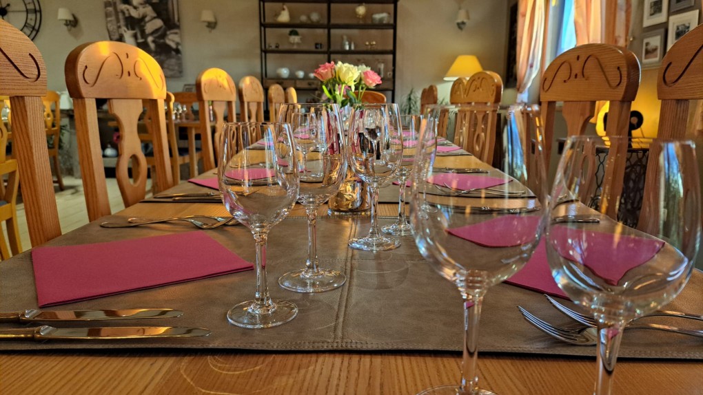 La Villa des Fleurs Restaurant in Nadrin
