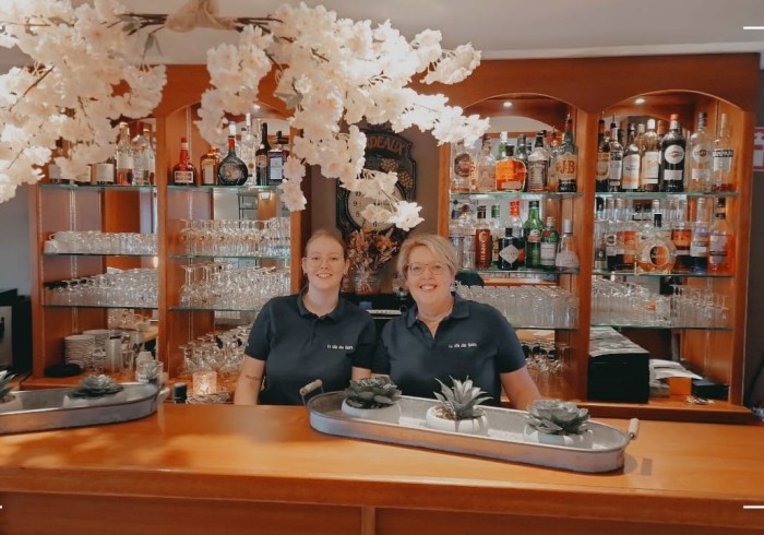 La Villa des Fleurs Restaurant in Nadrin